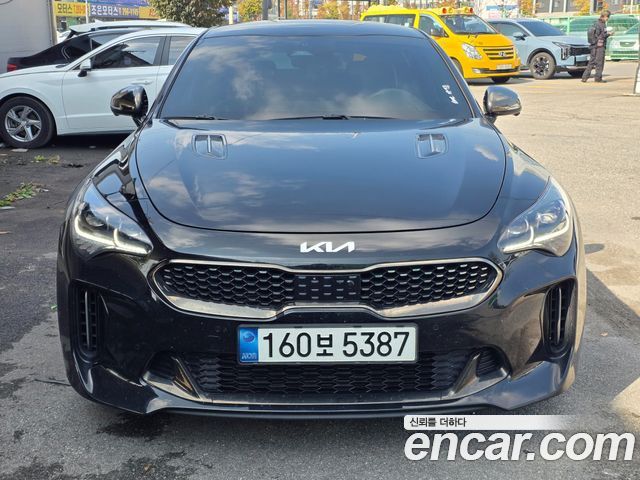 Kia Stinger 2023 — photo 1