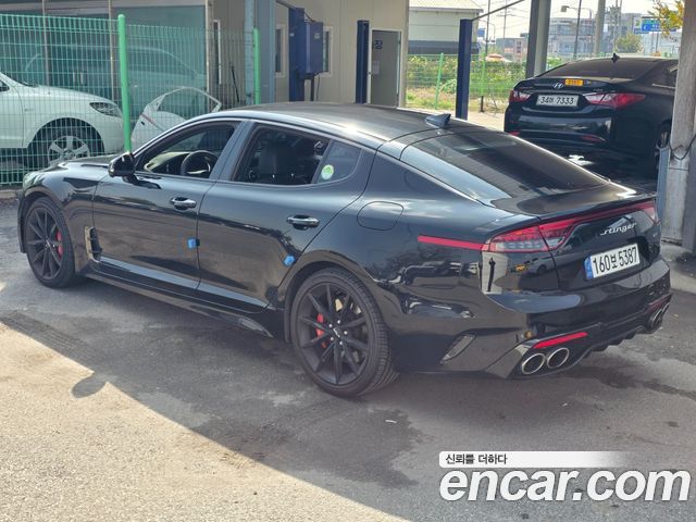 Kia Stinger 2023 — photo 4