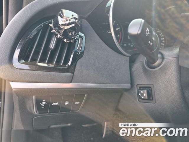 Kia Stinger 2023 — photo 17