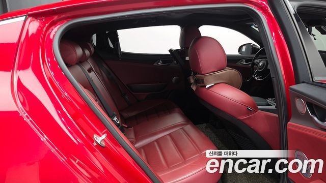 Kia Stinger 2018 — photo 12