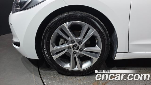 Hyundai AVANTE 2017 — photo 5