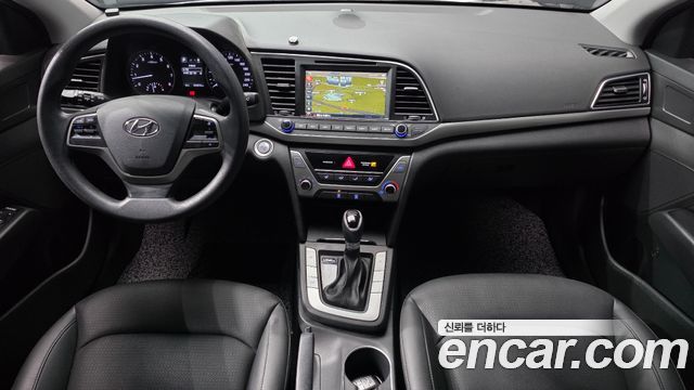 Hyundai AVANTE 2017 — photo 10