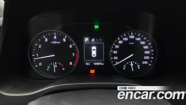 Hyundai AVANTE 2017 — photo 11