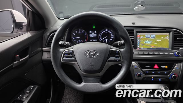 Hyundai AVANTE 2017 — photo 19