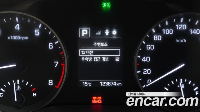 Hyundai AVANTE 2017 — photo 22