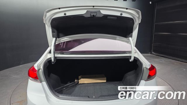 Hyundai AVANTE 2017 — photo 24