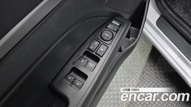 Hyundai AVANTE 2017 — photo 25