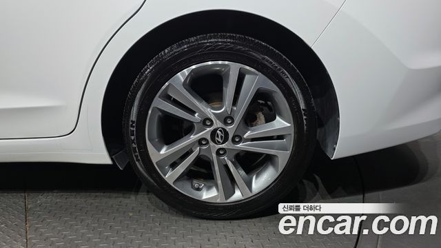 Hyundai AVANTE 2017 — photo 7