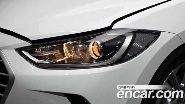 Hyundai AVANTE 2017 — photo 8