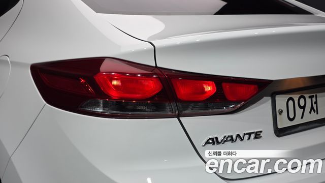Hyundai AVANTE 2017 — photo 9