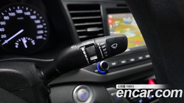 Hyundai AVANTE 2017 — photo 27