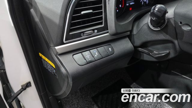 Hyundai AVANTE 2017 — photo 28