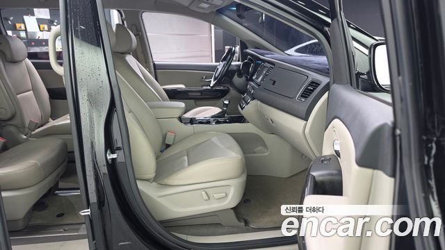 Kia Canival 2020 — photo 17