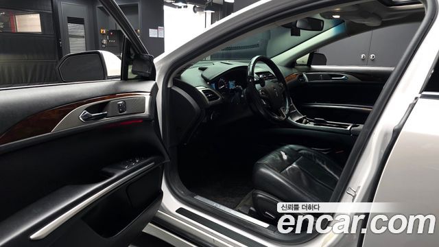 Lincoln MKZ 2015 — photo 10