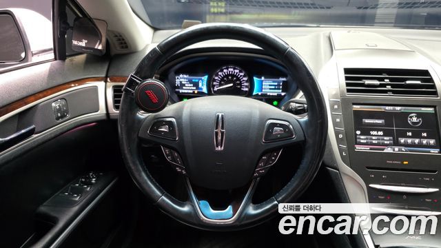 Lincoln MKZ 2015 — photo 13