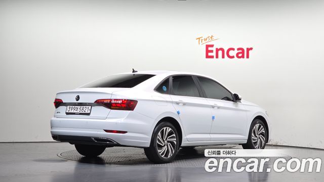 Volkswagen Jetta 2021 — photo 2