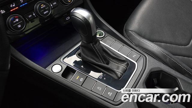 Volkswagen Jetta 2021 — photo 12