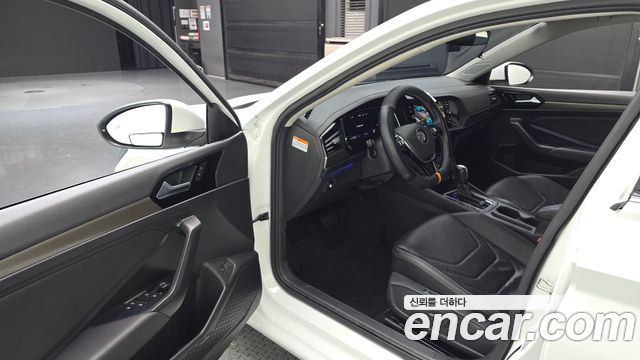 Volkswagen Jetta 2021 — photo 13