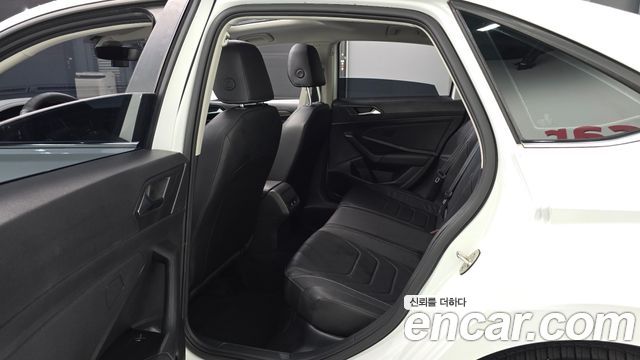 Volkswagen Jetta 2021 — photo 17