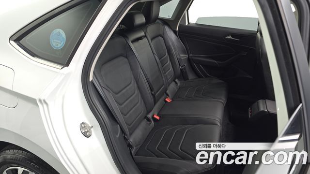 Volkswagen Jetta 2021 — photo 18