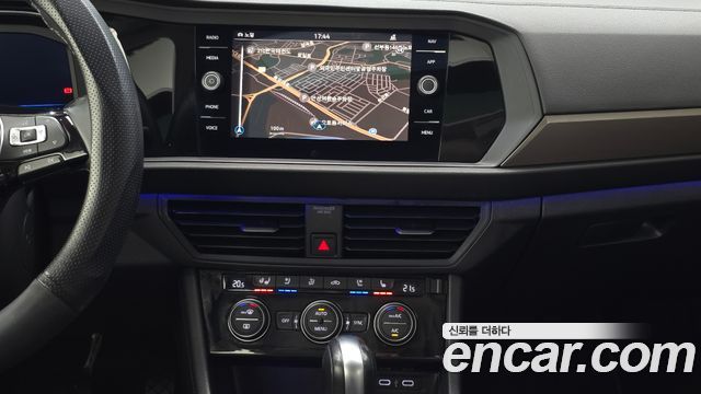 Volkswagen Jetta 2021 — photo 19