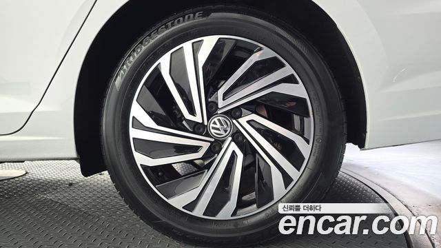 Volkswagen Jetta 2021 — photo 7