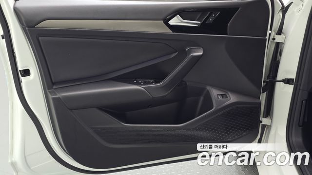 Volkswagen Jetta 2021 — photo 14