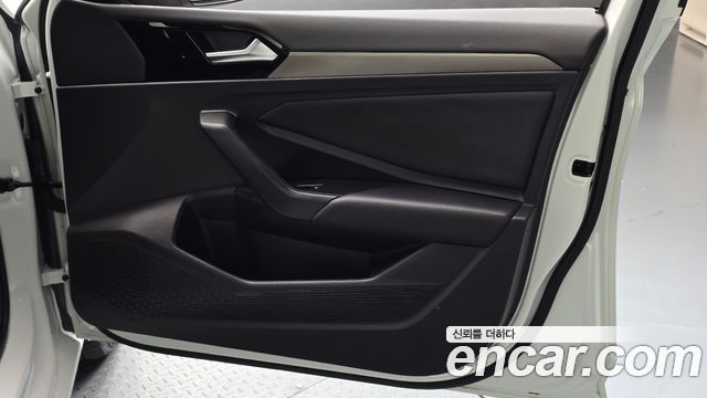 Volkswagen Jetta 2021 — photo 15