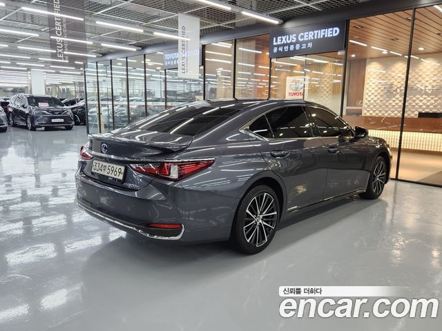 Lexus ES 2022 — photo 2