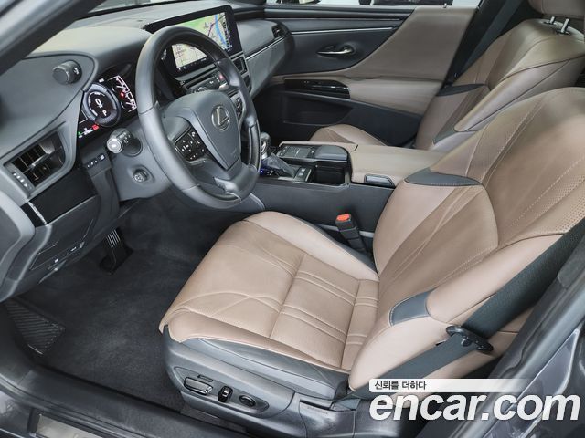 Lexus ES 2022 — photo 10