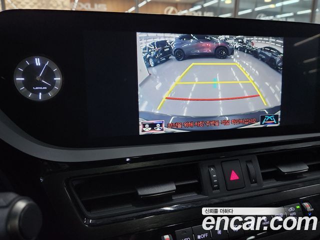 Lexus ES 2022 — photo 15