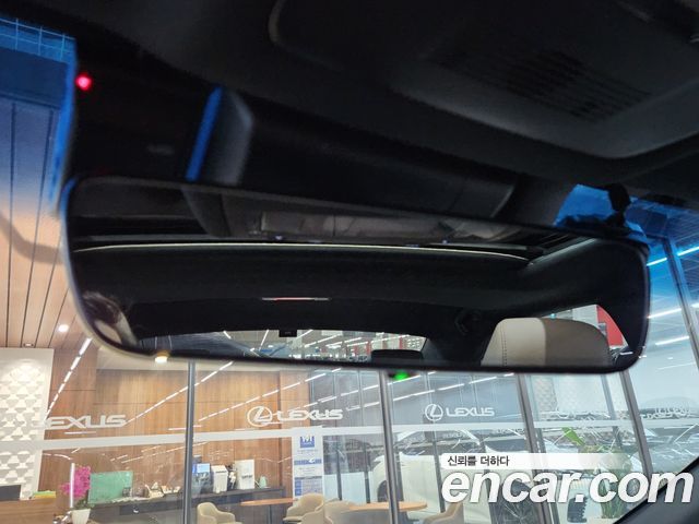 Lexus ES 2022 — photo 17