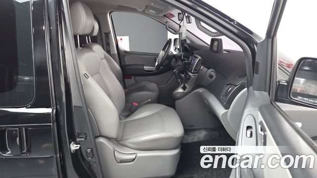 Hyundai Starex 2019 — photo 17