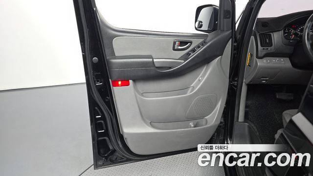 Hyundai Starex 2019 — photo 15