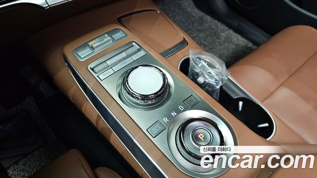 Genesis GV70 2023 — photo 12