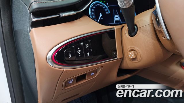Genesis GV70 2023 — photo 25