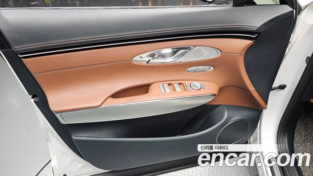 Genesis GV70 2023 — photo 14