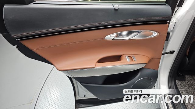 Genesis GV70 2023 — photo 15