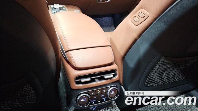 Genesis GV70 2023 — photo 32