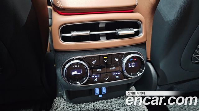 Genesis GV70 2023 — photo 33