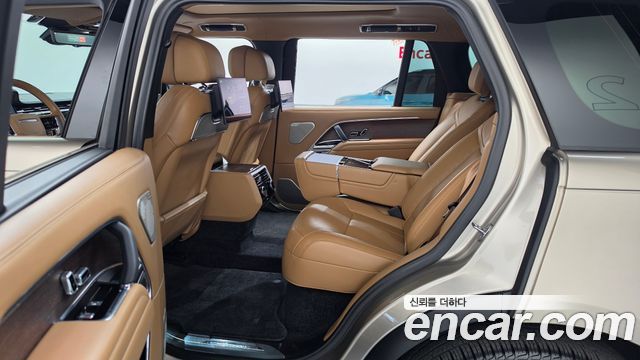 Land Rover Range Rover 2023 — photo 12