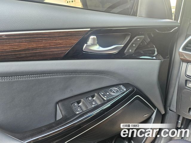 Kia K7 2018 — photo 11