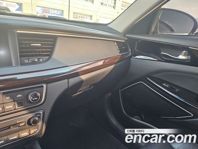 Kia K7 2018 — photo 15