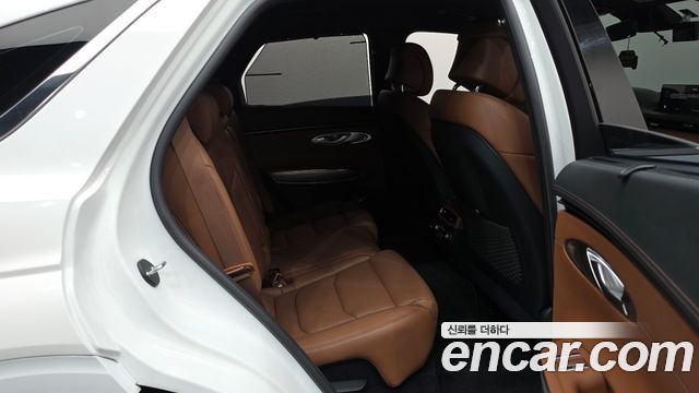 Genesis GV70 2021 — photo 17