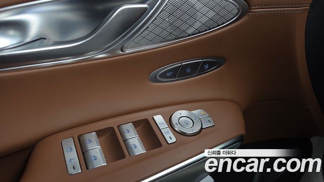 Genesis GV70 2021 — photo 28