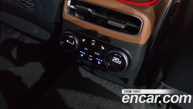 Genesis GV70 2021 — photo 32