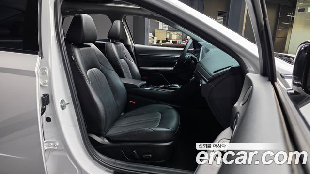 Hyundai Sonata 2022 — photo 17