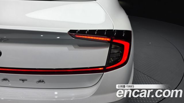 Hyundai Sonata 2022 — photo 9