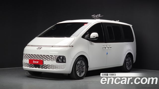Hyundai Staria 2023 — photo 1