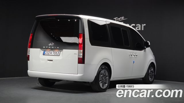 Hyundai Staria 2023 — photo 2